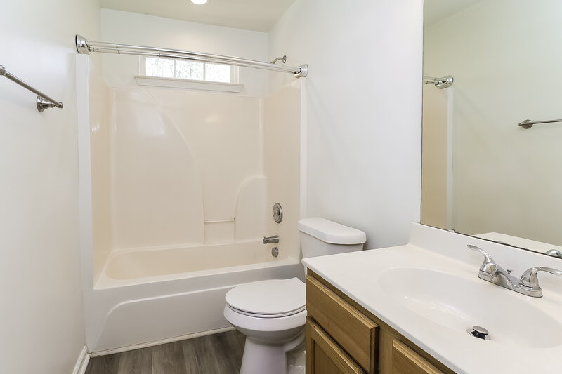 1,870/Mo, 133 Arbridge Ct Mount Holly, NC 28120 Bathroom View