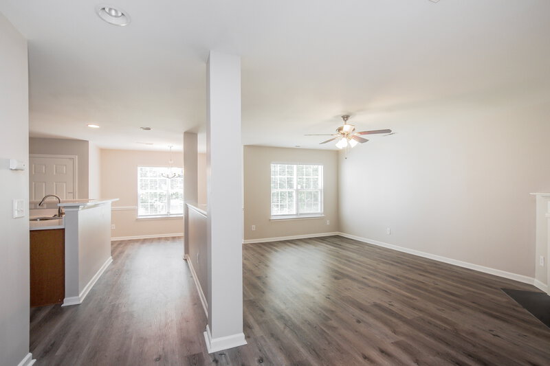 2,040/Mo, 3834 Pauline Ln Charlotte, NC 28216 Living Room View