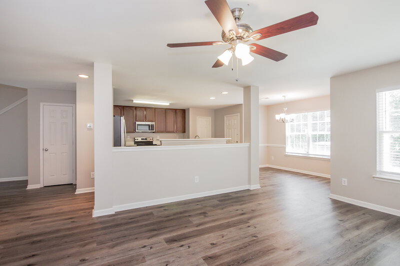 2,040/Mo, 3834 Pauline Ln Charlotte, NC 28216 Living Room View 3