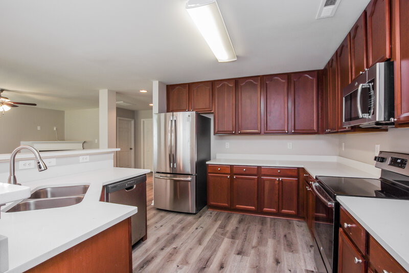 2,040/Mo, 3834 Pauline Ln Charlotte, NC 28216 Kitchen View 2