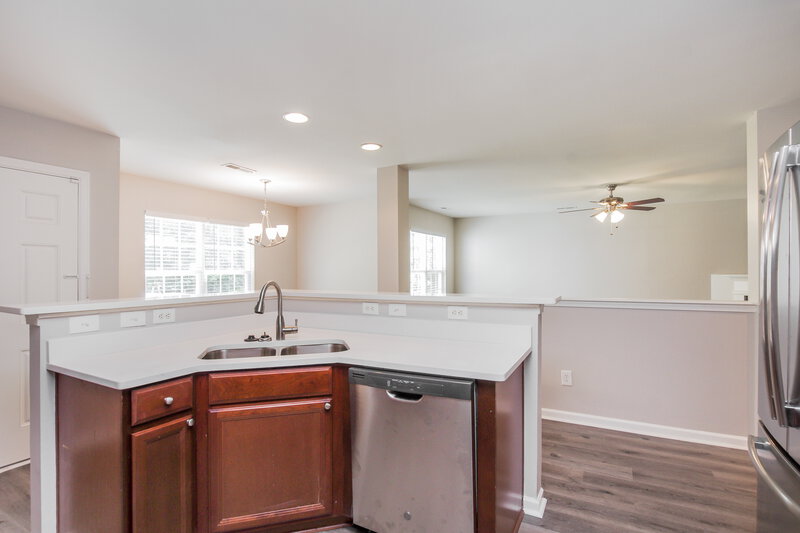 2,040/Mo, 3834 Pauline Ln Charlotte, NC 28216 Kitchen View 3