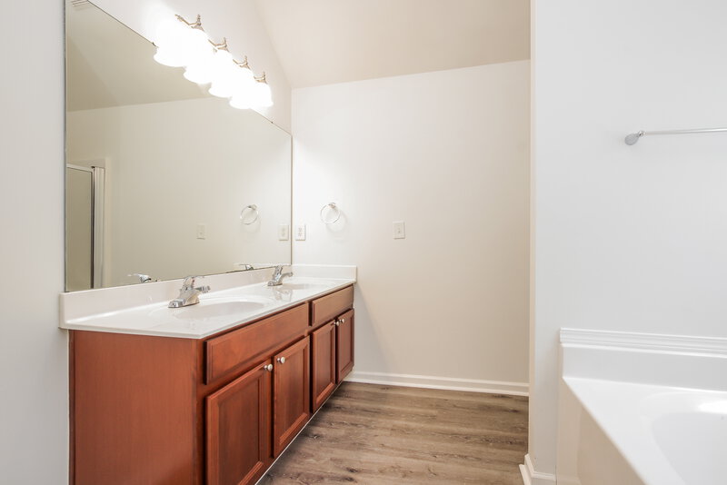 2,040/Mo, 3834 Pauline Ln Charlotte, NC 28216 Master Bathroom View