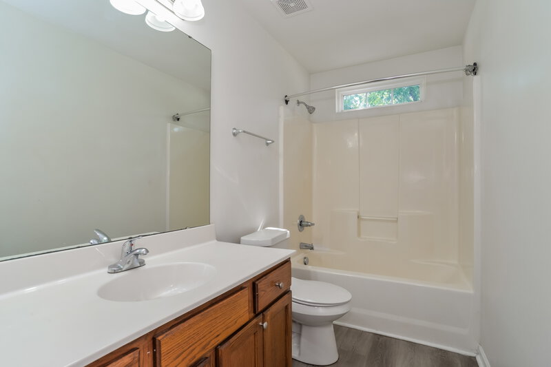 2,385/Mo, 1119 Homestead Glen Blvd Charlotte, NC 28214 Bathroom View