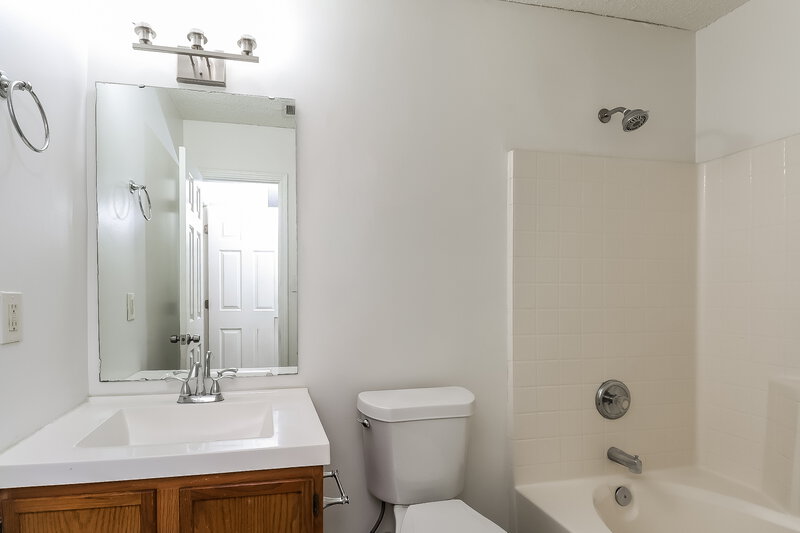 1,665/Mo, 1833 Cagney St Charlotte, NC 28262 Bathroom View