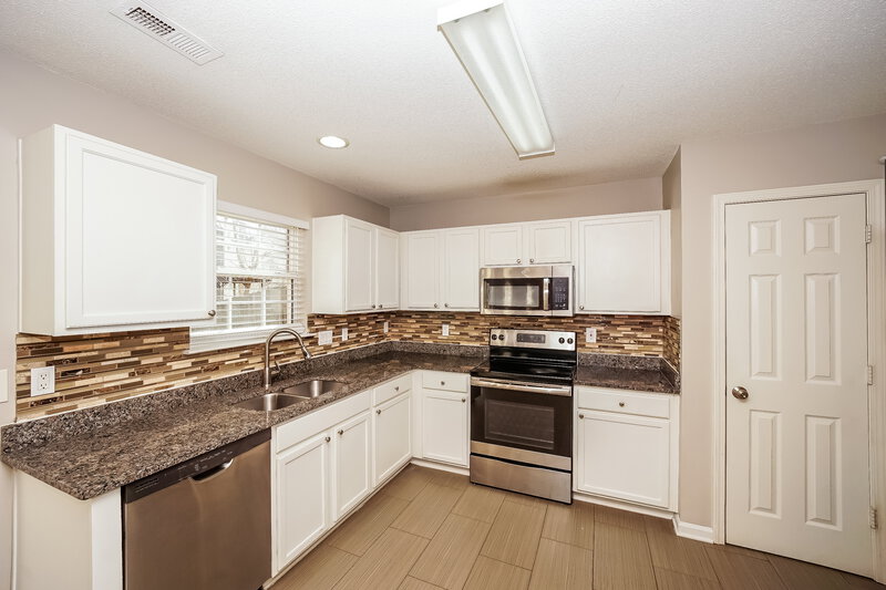 1,840/Mo, 922 Grassy Patch Ln Charlotte, NC 28216 Kitchen View 2