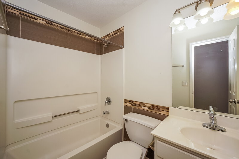 1,840/Mo, 922 Grassy Patch Ln Charlotte, NC 28216 Bathroom View