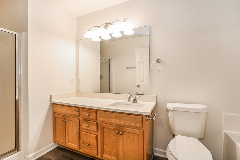2,690/Mo, 1315 Ben Livingston Road Charlotte, NC 28214 Main Bathroom View
