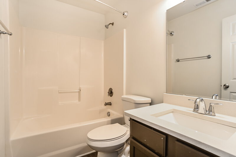 2,690/Mo, 1315 Ben Livingston Road Charlotte, NC 28214 Bathroom View