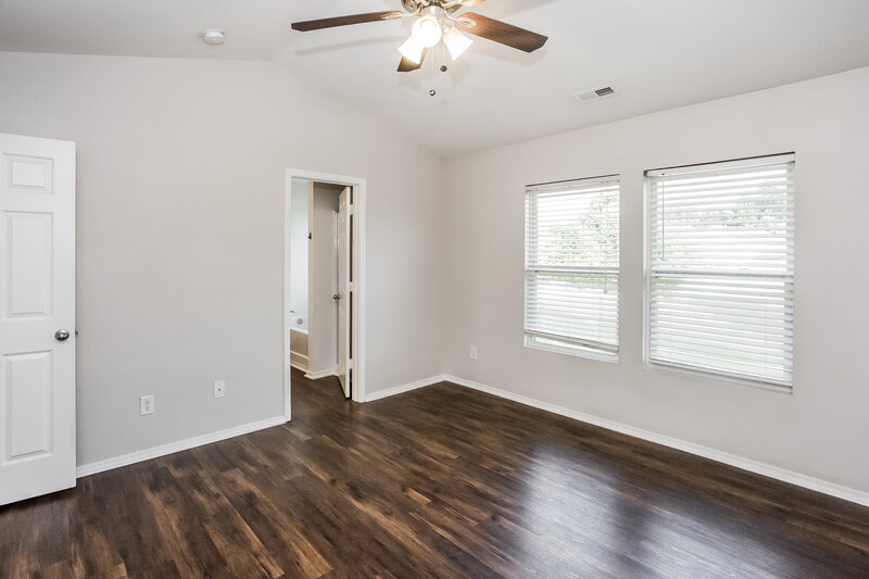 2,040/Mo, 910 Willow Wind Dr Gastonia, NC 28054 Main Bedroom View 2