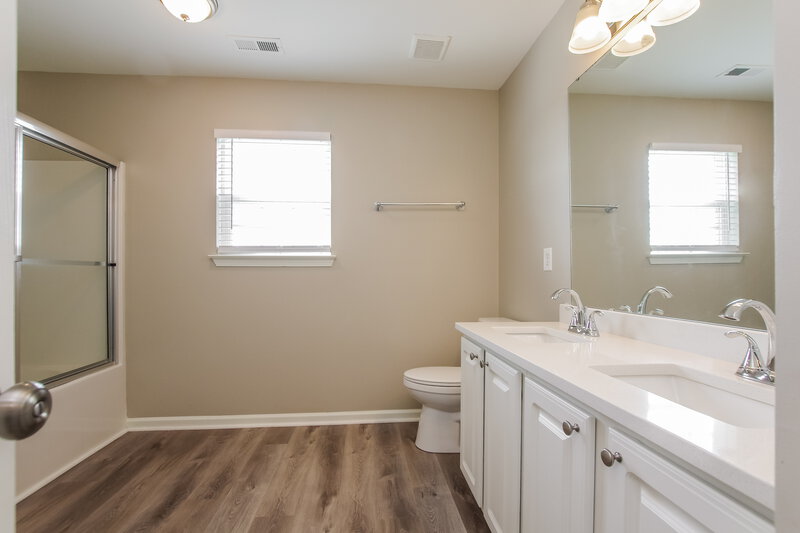 1,860/Mo, 1109 Ametrine Ln Dallas, NC 28034 Main Bathroom View