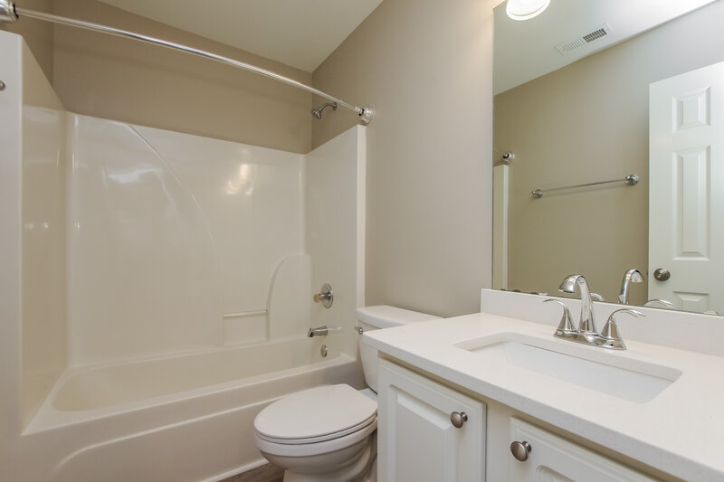 1,860/Mo, 1109 Ametrine Ln Dallas, NC 28034 Bathroom View