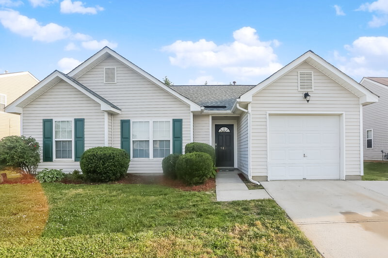 1,880/Mo, 5821 Briggs Dr Charlotte, NC 28269 External View