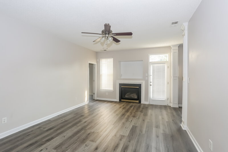 1,880/Mo, 5821 Briggs Dr Charlotte, NC 28269 Living Room View 2