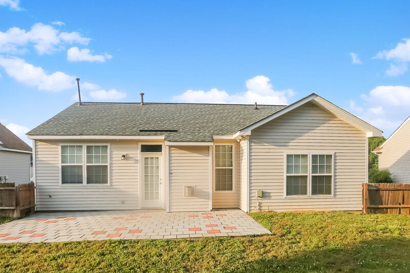 1,880/Mo, 5821 Briggs Dr Charlotte, NC 28269 Rear View