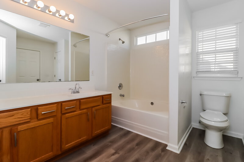 2,570/Mo, 11902 Cheviott Hill Ln Charlotte, NC 28213 Main Bathroom View