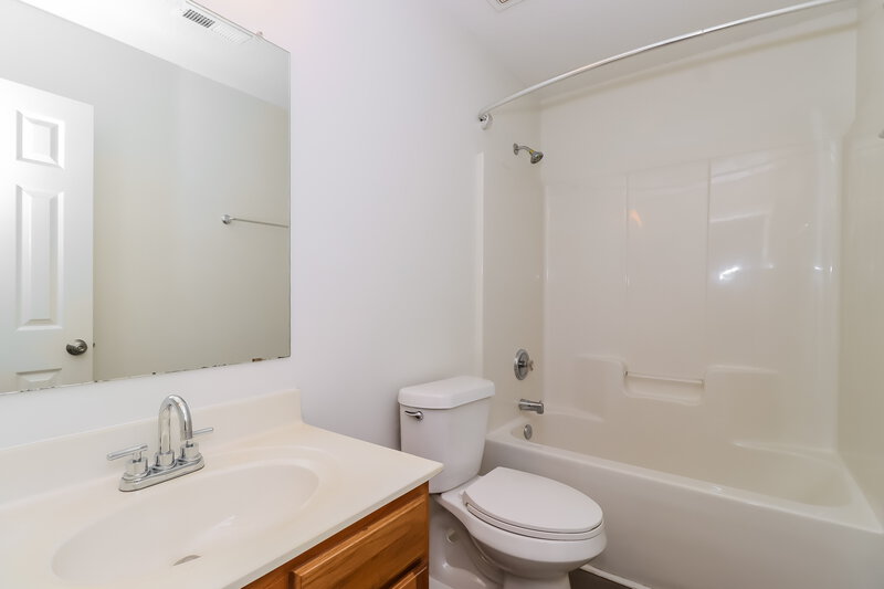2,570/Mo, 11902 Cheviott Hill Ln Charlotte, NC 28213 Bathroom View
