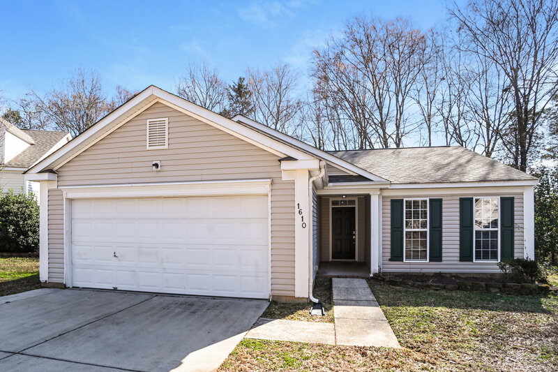 1,805/Mo, 1610 Royal Tree Ct Charlotte, NC 28216 External View