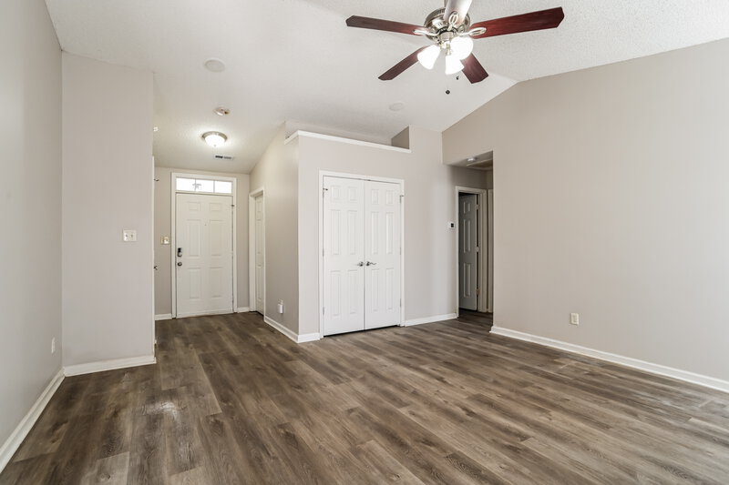 1,805/Mo, 1610 Royal Tree Ct Charlotte, NC 28216 Living Room View