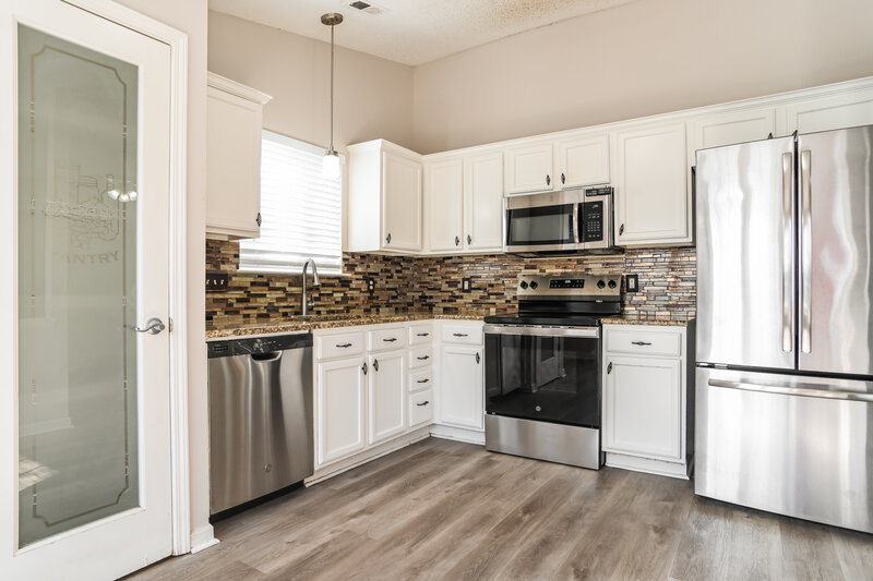 1,805/Mo, 1610 Royal Tree Ct Charlotte, NC 28216 Kitchen View 2