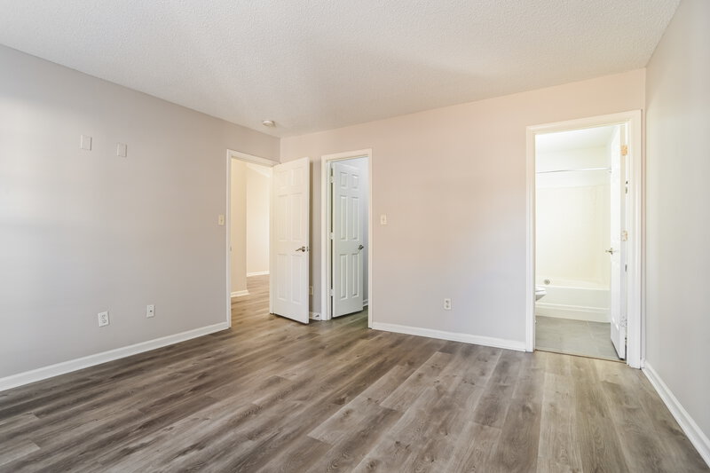 1,805/Mo, 1610 Royal Tree Ct Charlotte, NC 28216 Main Bedroom View 2