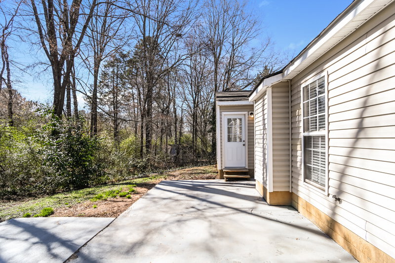 1,805/Mo, 1610 Royal Tree Ct Charlotte, NC 28216 Backyard View