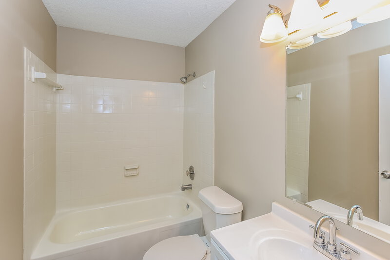 2,285/Mo, 2007 Teresa Jill Dr Charlotte, NC 28213 Main Bathroom View