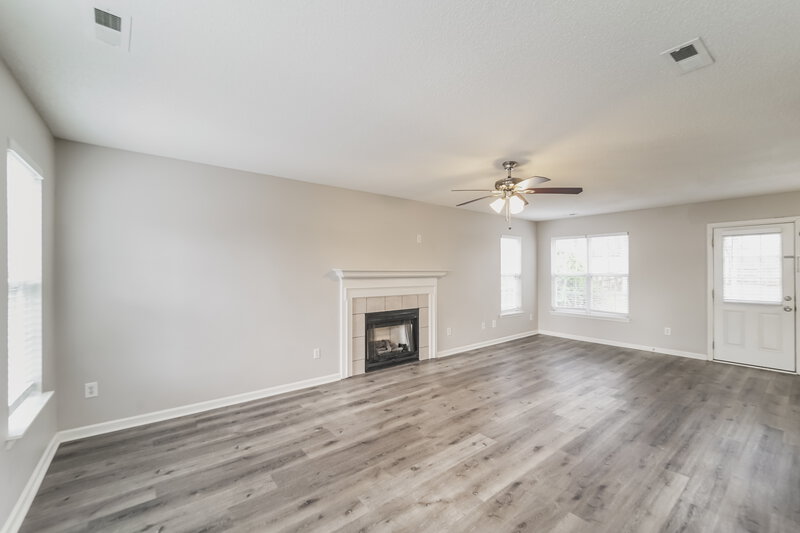 3,220/Mo, 5727 Hedgecrest Pl Charlotte, NC 28269 Living Room View 2