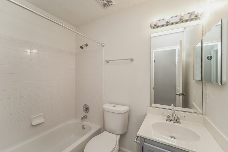 3,220/Mo, 5727 Hedgecrest Pl Charlotte, NC 28269 Bathroom View