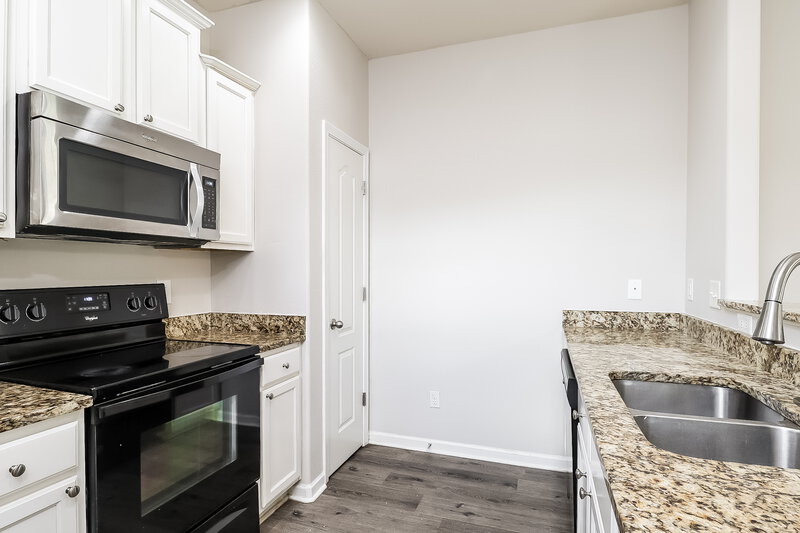 1,830/Mo, 6300 Paw Village Road Charlotte, NC 28214 Kitchen View 2