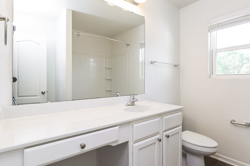 1,830/Mo, 6300 Paw Village Road Charlotte, NC 28214 Bathroom View 2