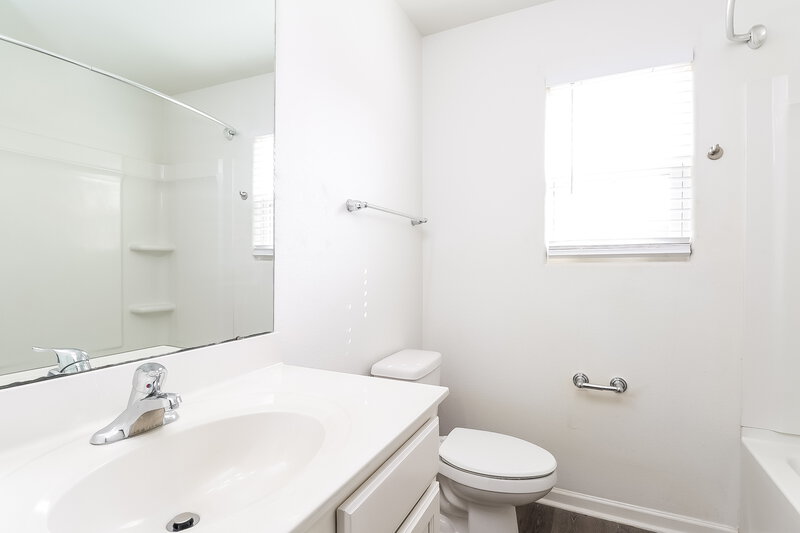 1,830/Mo, 6300 Paw Village Road Charlotte, NC 28214 Bathroom View 3