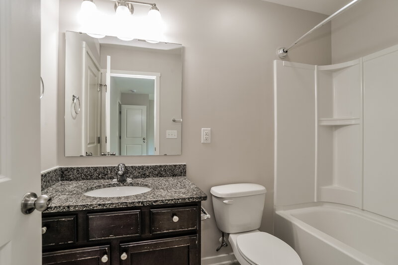 1,915/Mo, 1048 Joselynn Dr Gastonia, NC 28054 Main Bathroom View