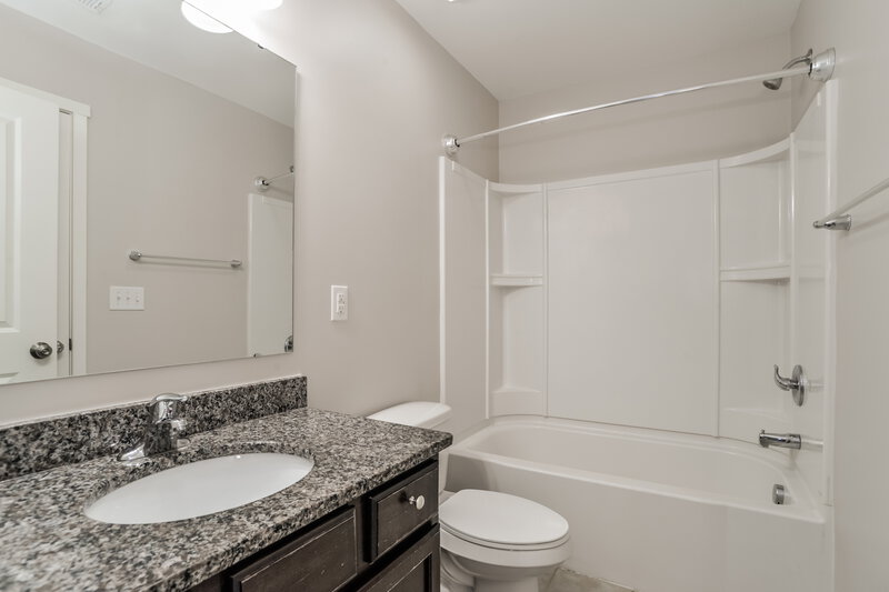 1,915/Mo, 1048 Joselynn Dr Gastonia, NC 28054 Bathroom View