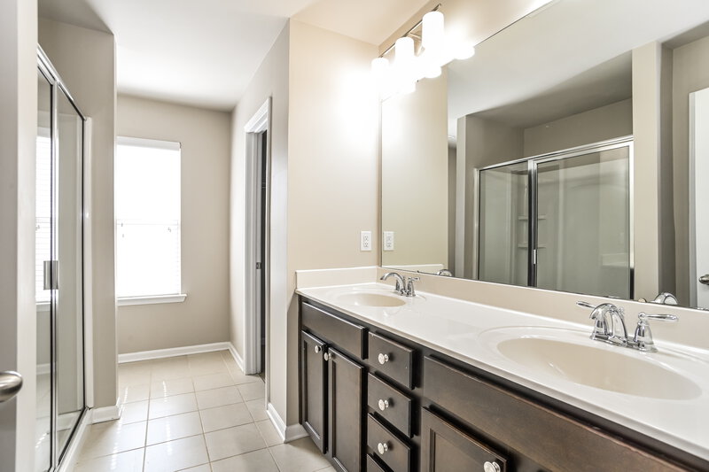 2,445/Mo, 1130 Rankin Oaks Street Charlotte, NC 28213 Main Bathroom View