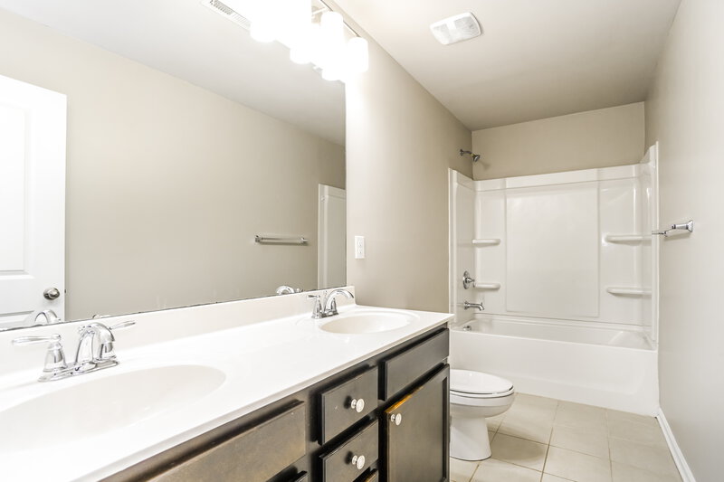 2,445/Mo, 1130 Rankin Oaks Street Charlotte, NC 28213 Bathroom View 2