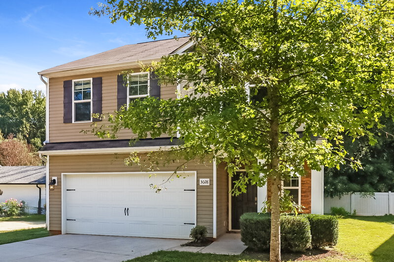 2,035/Mo, 3028 Hubbard Road Charlotte, NC 28269 Front View