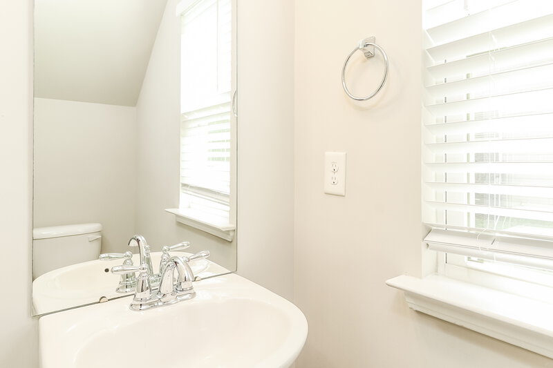 2,035/Mo, 3028 Hubbard Road Charlotte, NC 28269 Bathroom View 2