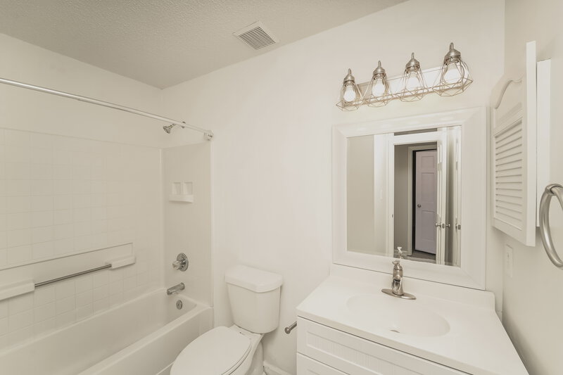 3,030/Mo, 8908 Chesham Drive Charlotte, NC 28227 Bathroom View