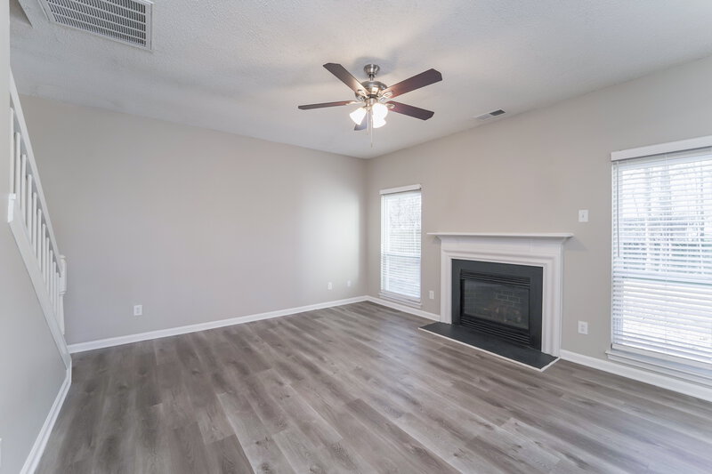 2,125/Mo, 2017 Southwind Dr Charlotte, NC 28216 Living Room View 2