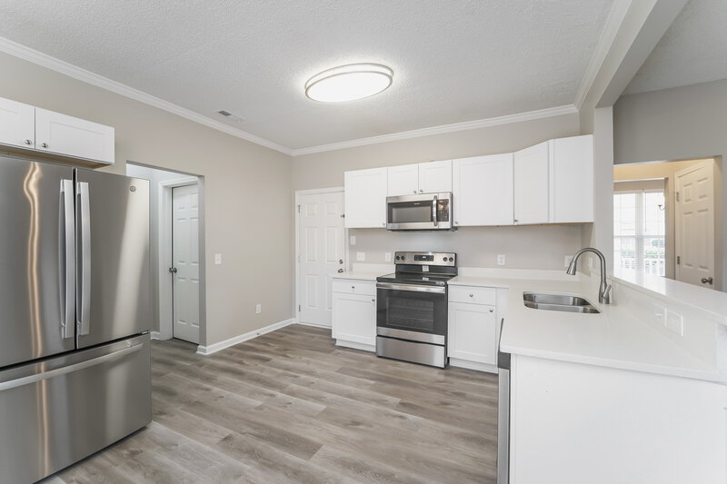 2,125/Mo, 2017 Southwind Dr Charlotte, NC 28216 Kitchen View
