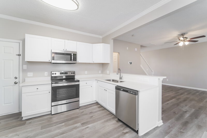 2,125/Mo, 2017 Southwind Dr Charlotte, NC 28216 Kitchen View 2