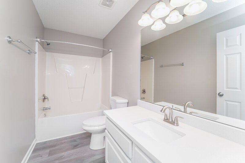 2,125/Mo, 2017 Southwind Dr Charlotte, NC 28216 Bathroom View