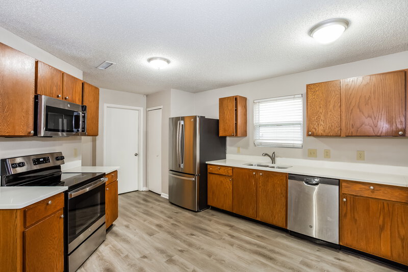 2,035/Mo, 1231 Willow Bridge Ct Charlotte, NC 28216 Kitchen View