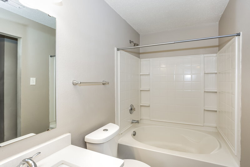 2,035/Mo, 1231 Willow Bridge Ct Charlotte, NC 28216 Main Bathroom View