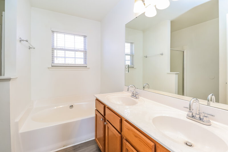1,930/Mo, 9152 Eventine Ct Charlotte, NC 28214 Main Bathroom View