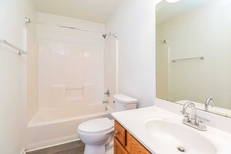 1,930/Mo, 9152 Eventine Ct Charlotte, NC 28214 Bathroom View