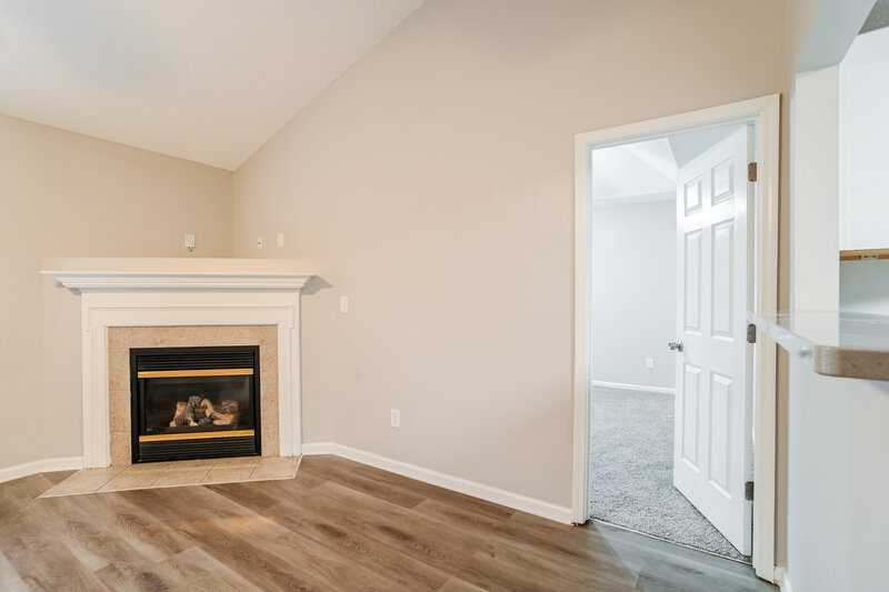 1,715/Mo, 8248 Fox Swamp Rd Charlotte, NC 28215 Living Room View