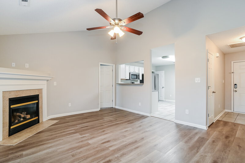 1,715/Mo, 8248 Fox Swamp Rd Charlotte, NC 28215 Living Room View 4