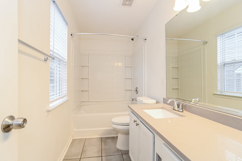 1,715/Mo, 8248 Fox Swamp Rd Charlotte, NC 28215 Main Bathroom View