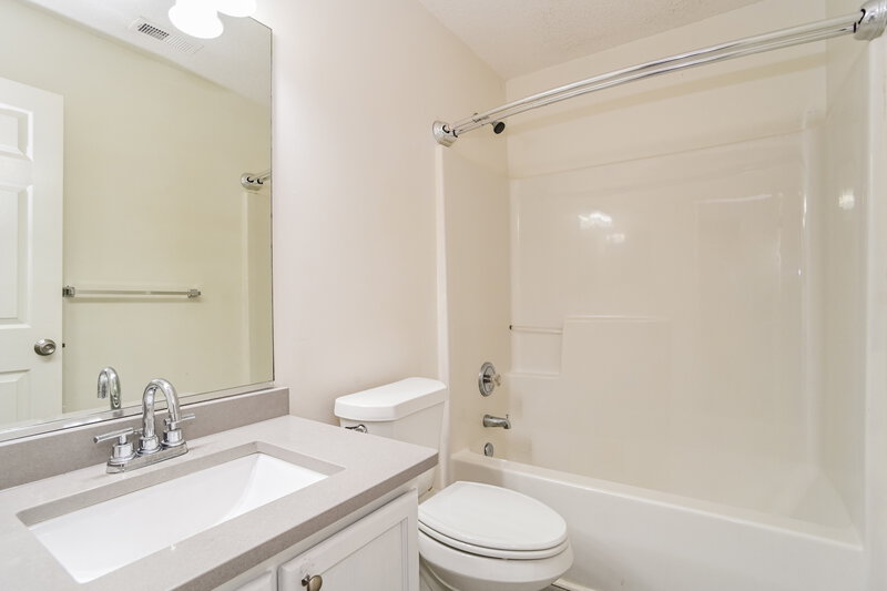 1,715/Mo, 8248 Fox Swamp Rd Charlotte, NC 28215 Bathroom View